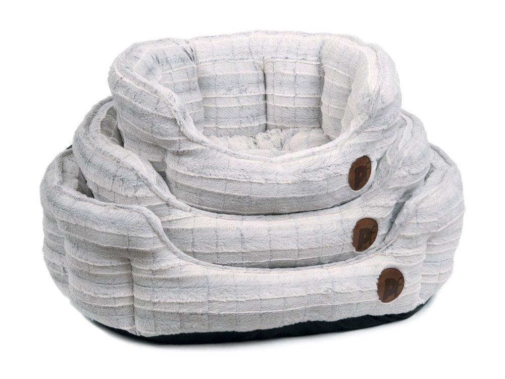 WHITE PLUSH OVAL PET BED MED